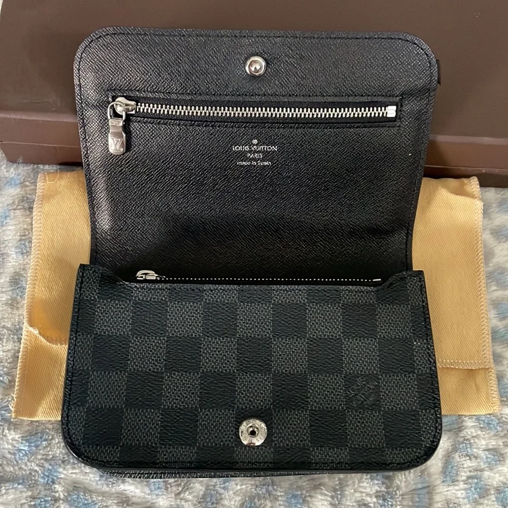 Louis Vuitton Graphite belt bag - Picture 5 of 16